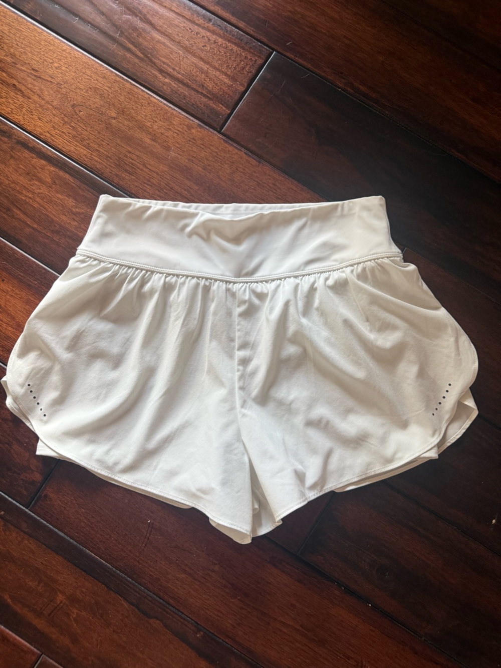 HALARA White High-Waist Athletic Shorts